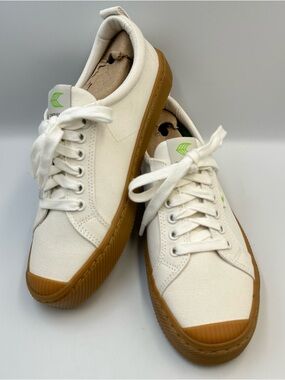 New Unisex Cariuma OCA Low Gum Off White Canvas Sneaker Men 8 Women 9.5 Comfort
